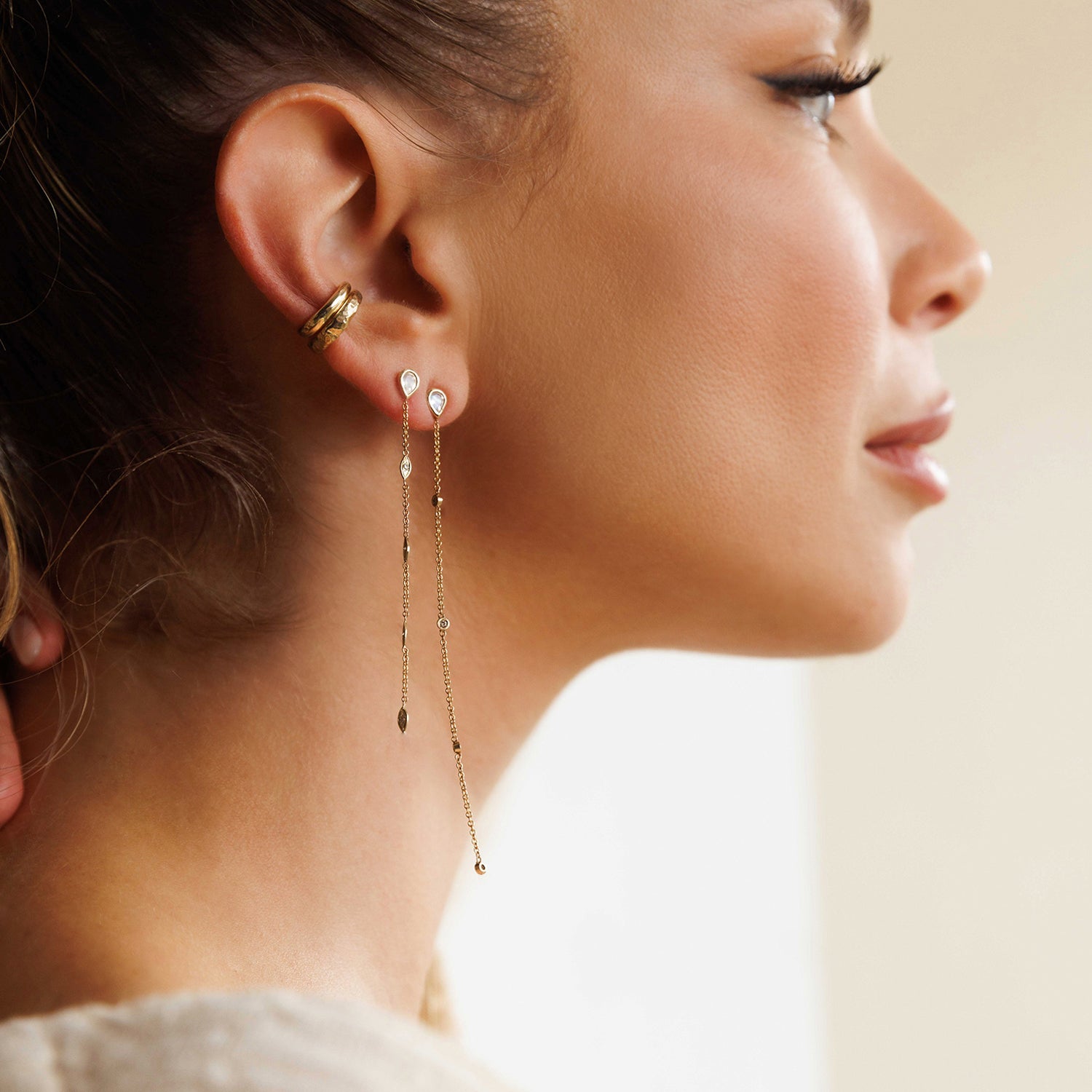 Tyra diamond chain earring in 14K gold with bezel-set diamonds